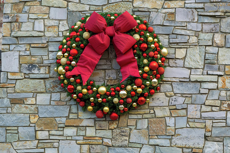 Christmas Holiday Wreath on Stone Wall Photograph by David Gn
