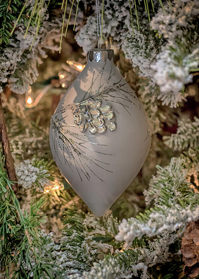 Christmas Teardrop Ornament  Photograph by Susan Rissi Tregoning