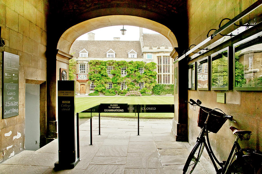 Christs College closed for exam time. Cambridge. Photograph by Elena Perelman