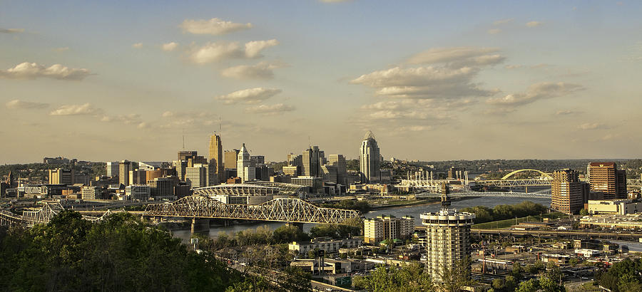 Cincinnati Photograph - Cincinnati Ohio Skyline by Phyllis Taylor
