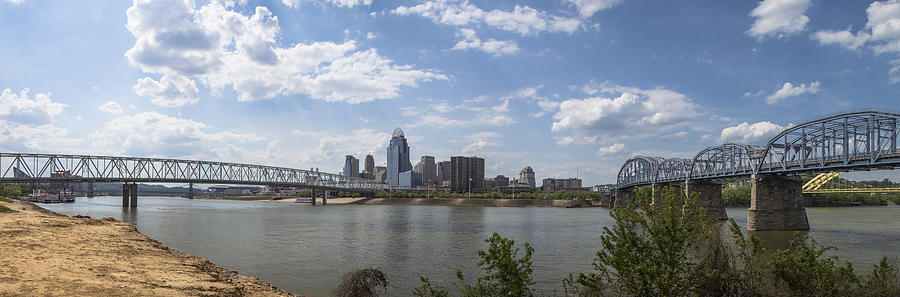 Cincinnati Skyline  Photograph by John McGraw