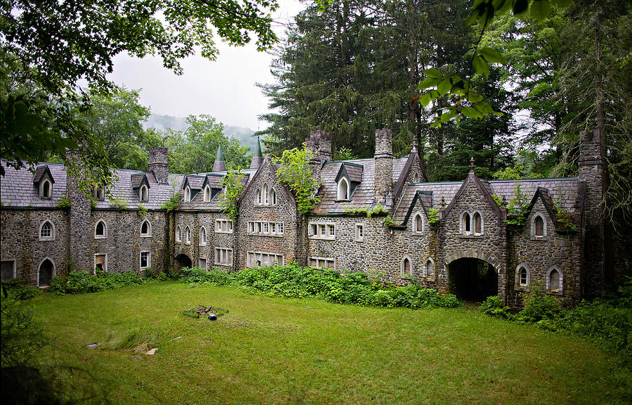 abandoned castle courtyard description