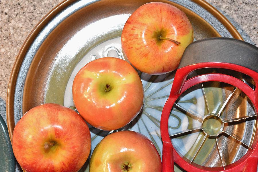Circles 1 - Apples Photograph by Linda Brody