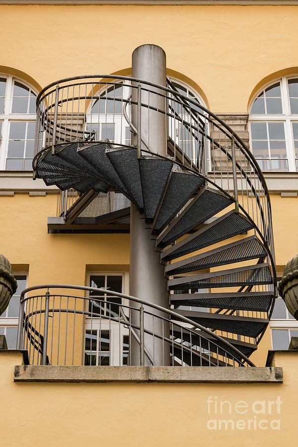 the circular staircase by mary roberts rinehart