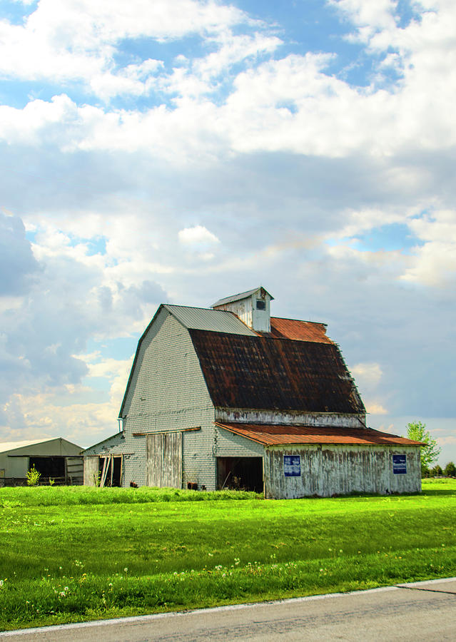 Classic Midwestern Barn Route 66 Illinois Photograph by Deborah Smolinske