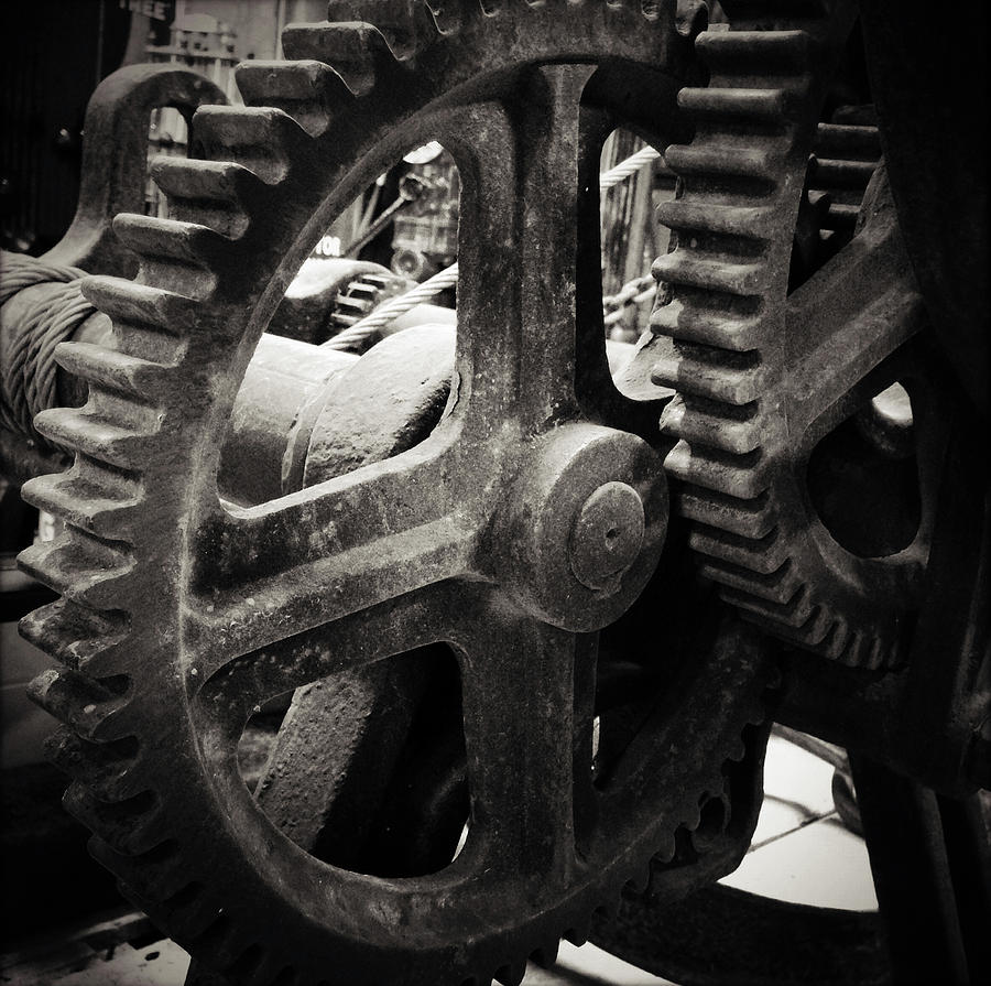 Cogs No28 Photograph by Les Cunliffe