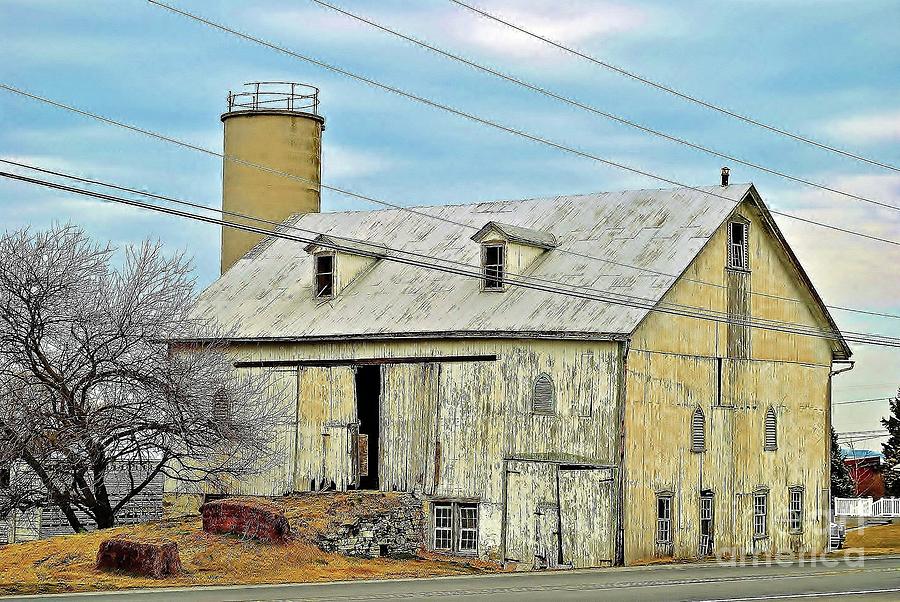 Country Photograph - Old Barn  by Huberto Ramirez