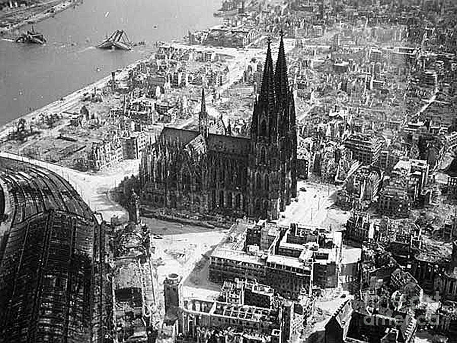 rememberance of tank battle in cologne cathedral