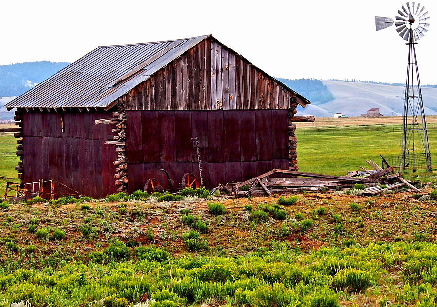 Colorado Barn with Windmill Photograph by Amy McDaniel