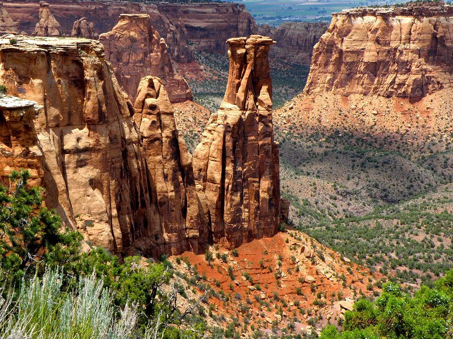 Colorado national monument Photograph by George Tuffy