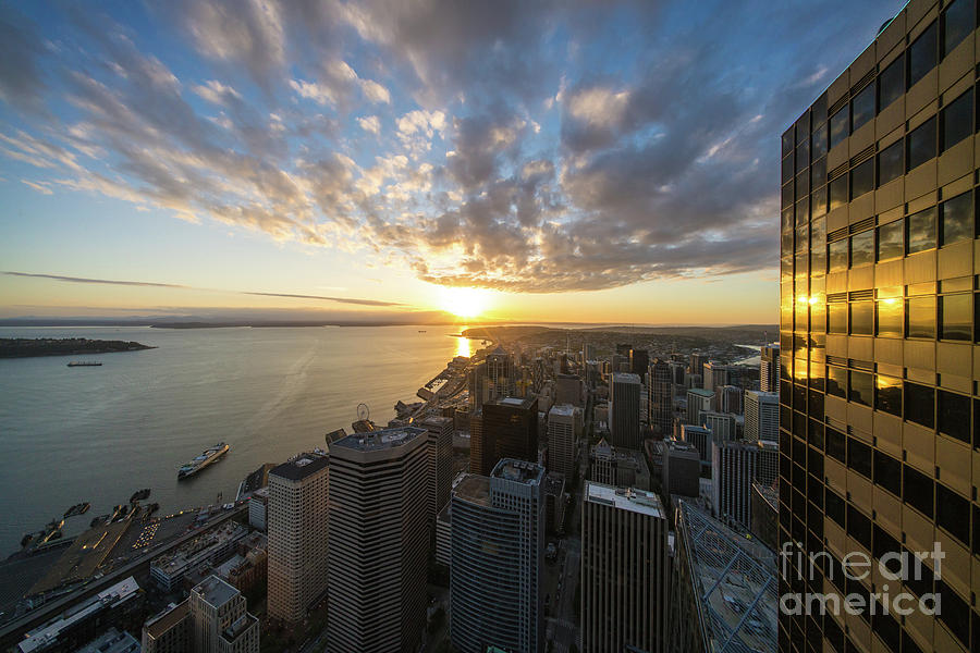 Columbia Center Sunset Skies Above Seattle Photograph by Mike Reid
