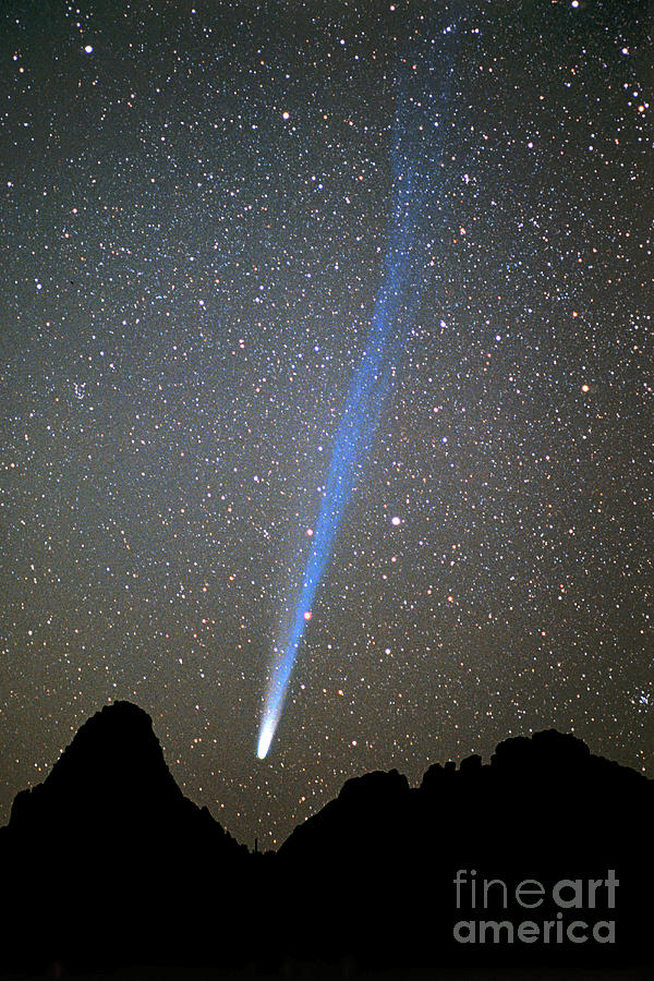 Comet Hyakutake sinking over horizon in Arizona Photograph by Frank Zullo