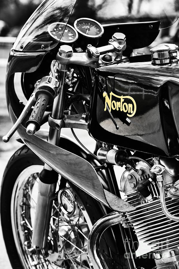 Commando Cafe Racer Photograph by Tim Gainey