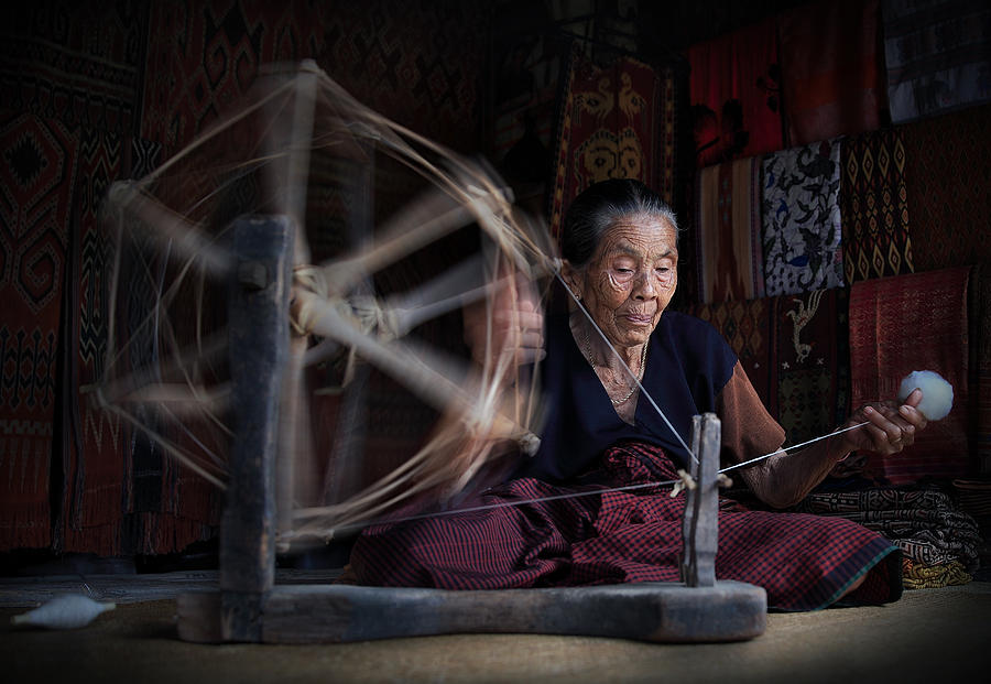 Documentary Photograph - Concentration by Aman Ali Surachman