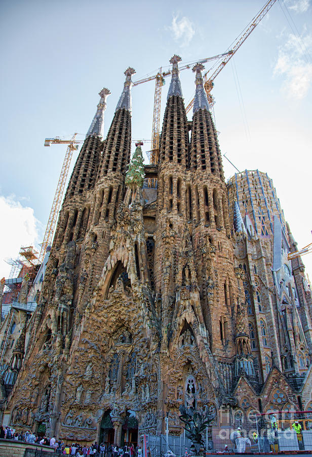 Construction La Sagrada Familia Ii Photograph By Chuck Kuhn