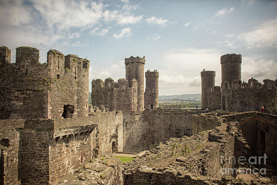 Castle Photograph - Conwy castle by Patricia Hofmeester
