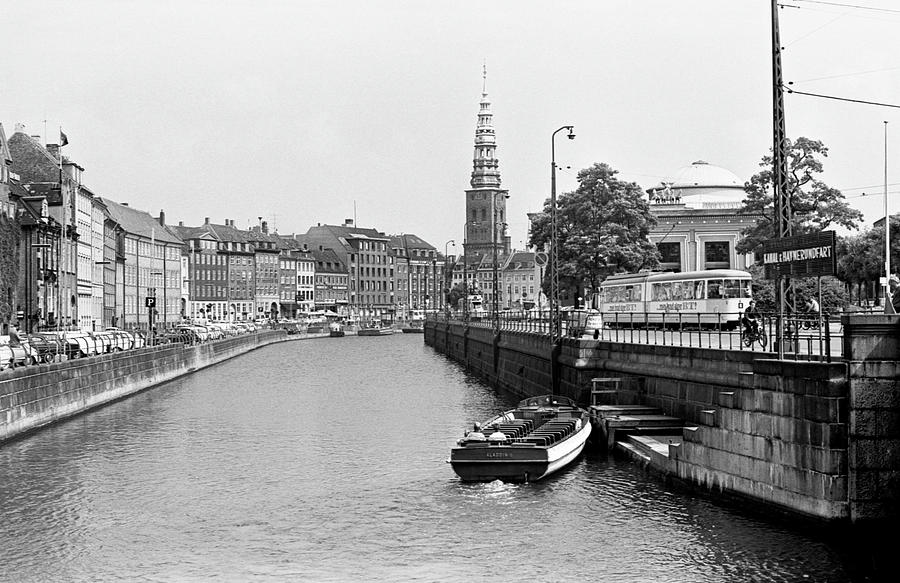 Copenhagen Canal 1 Photograph by Lee Santa