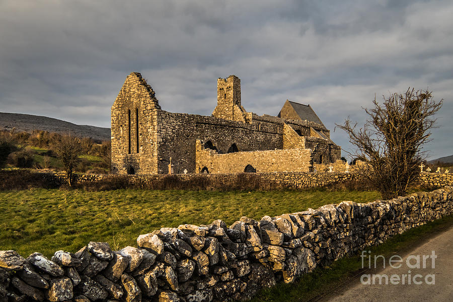 Corcomroe Abbey - Irland Photograph by Juergen Klust