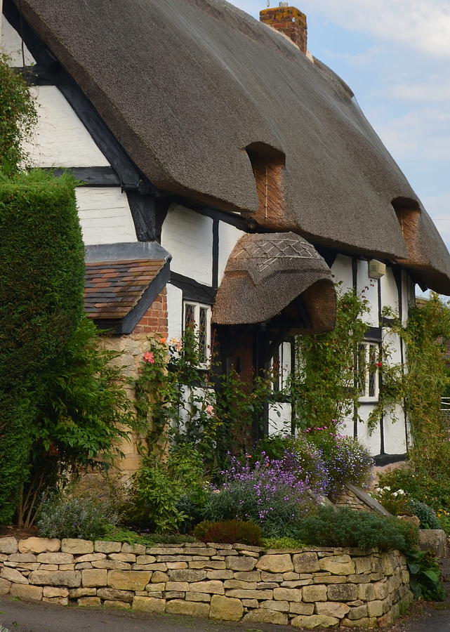 Cotswolds Thatched Cottage Photograph by Carla Parris