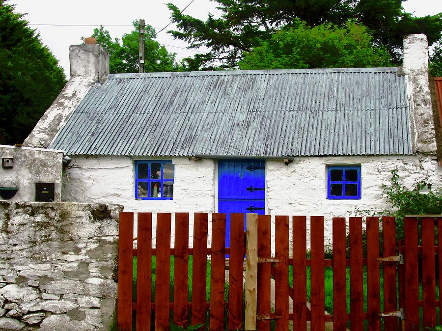 Cottawa with blue door Photograph by Stephanie Moore