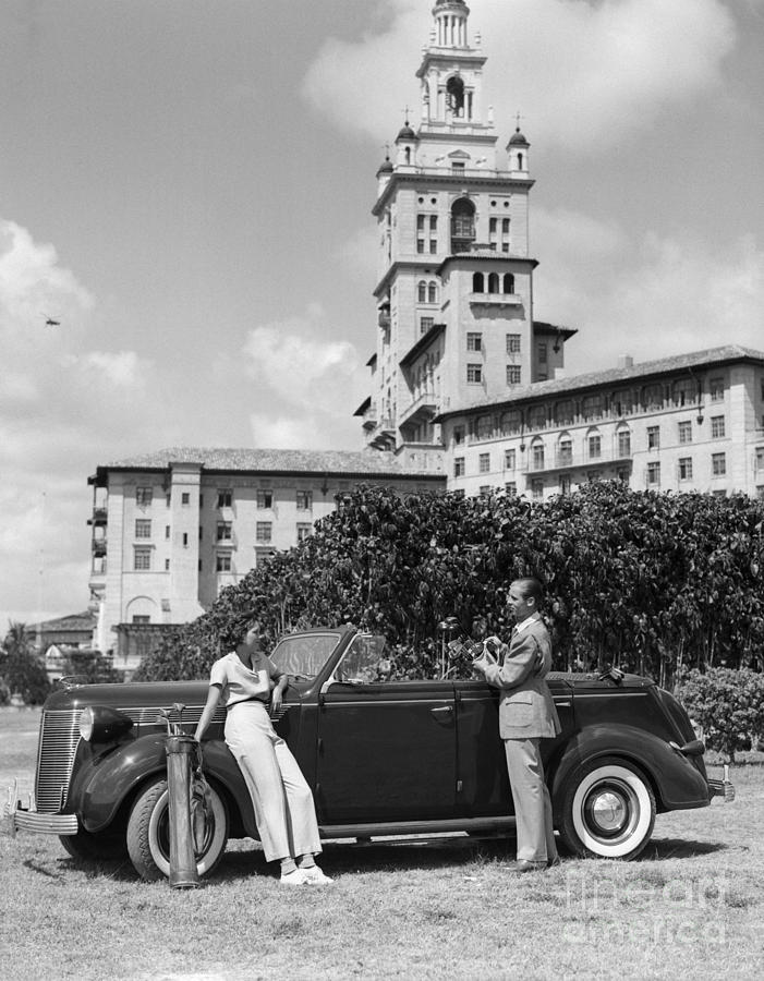 Couple At The Biltmore Hotel, Miami Photograph by H. Armstrong Roberts/ClassicStock