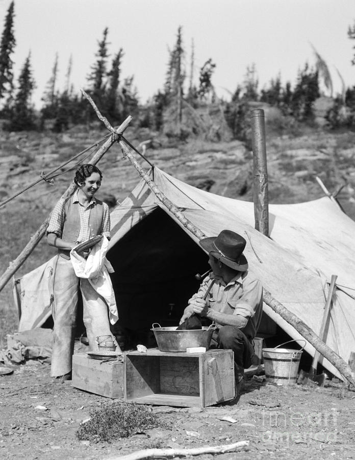 Couple Roughing It, C.1930s Photograph by H. Armstrong Roberts/ClassicStock
