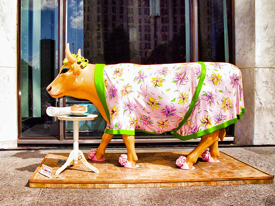 Cow Parade N Y C  2000 - The Early Show Cow Photograph by Allen Beatty