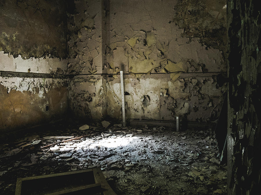 Abandoned Photograph - Cracked walls in abandoned building by Dylan Murphy