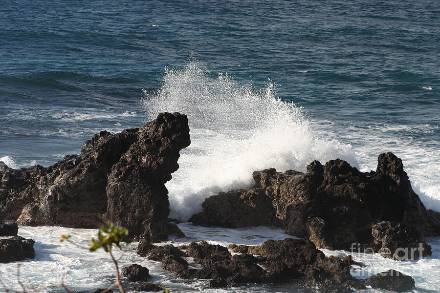 Crashing Waves Photograph by B Rossitto