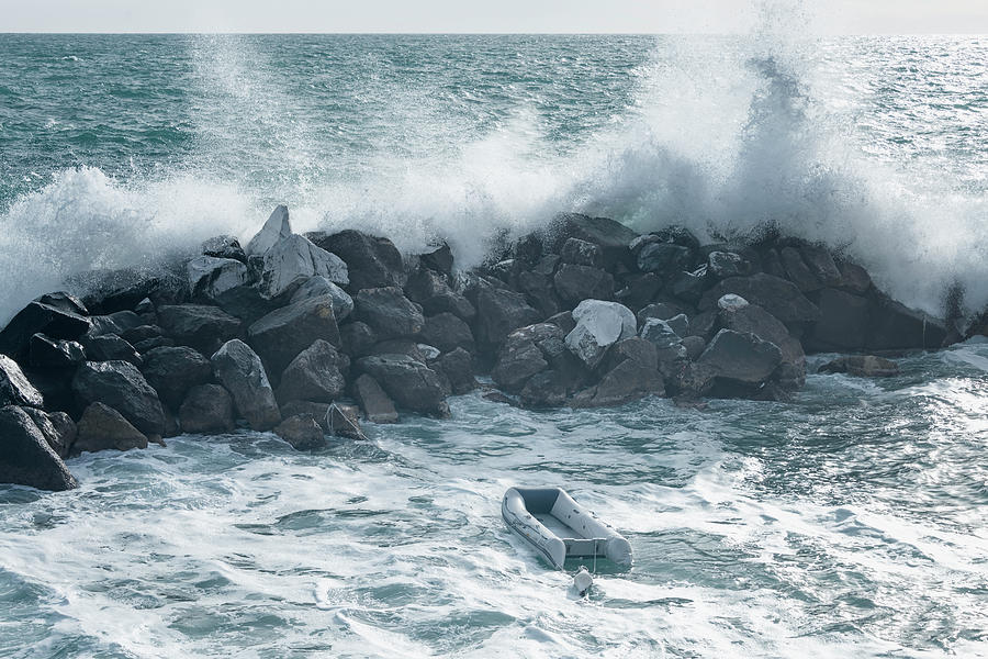 Crashing Waves Photograph by Joan Carroll