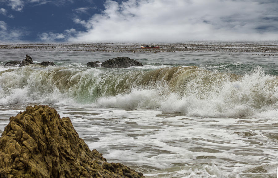 Crashing Waves Photograph by Robert Hebert