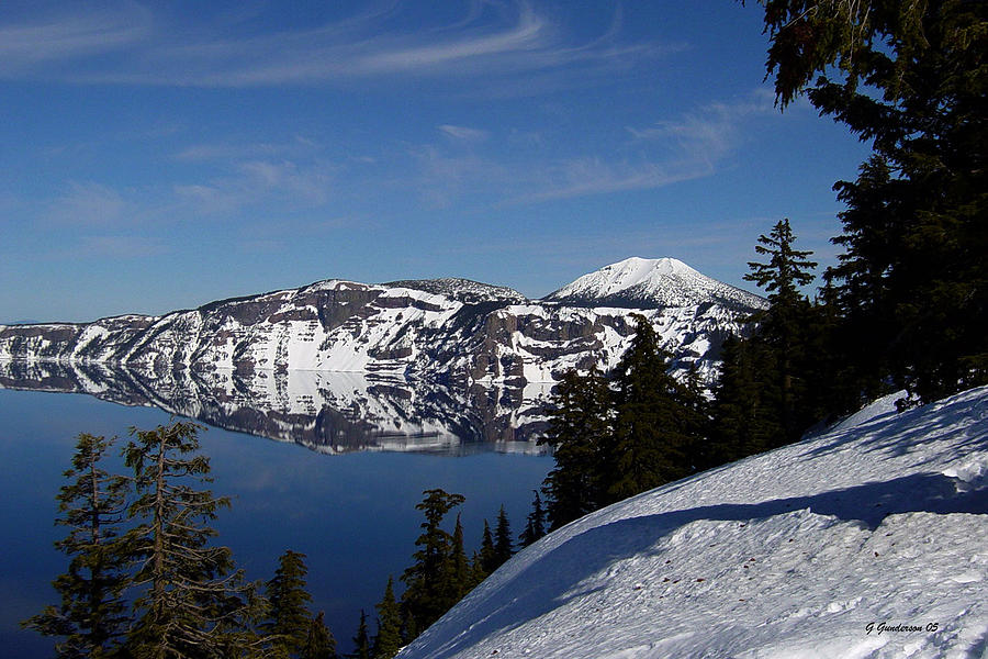 Crater Lake   Oregon Photograph by Gary Gunderson