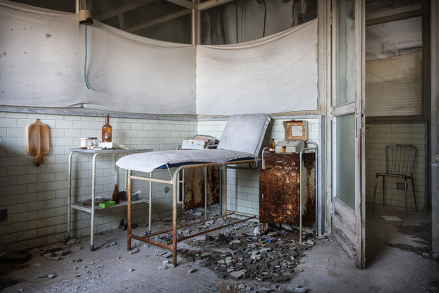 Bed Photograph - Creepy exammination room - abandoned school building by Dirk Ercken