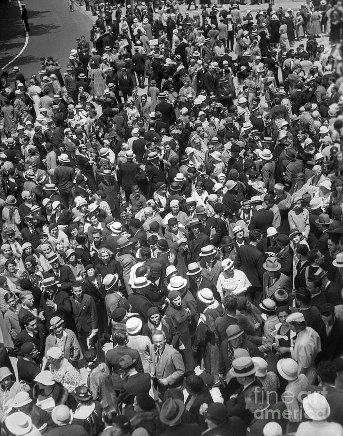 Crowded Street, C.1930s Photograph by H. Armstrong Roberts/ClassicStock