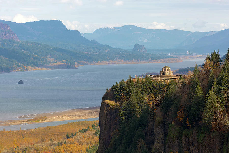 Crown Point on Columbia River Gorge Photograph by David Gn