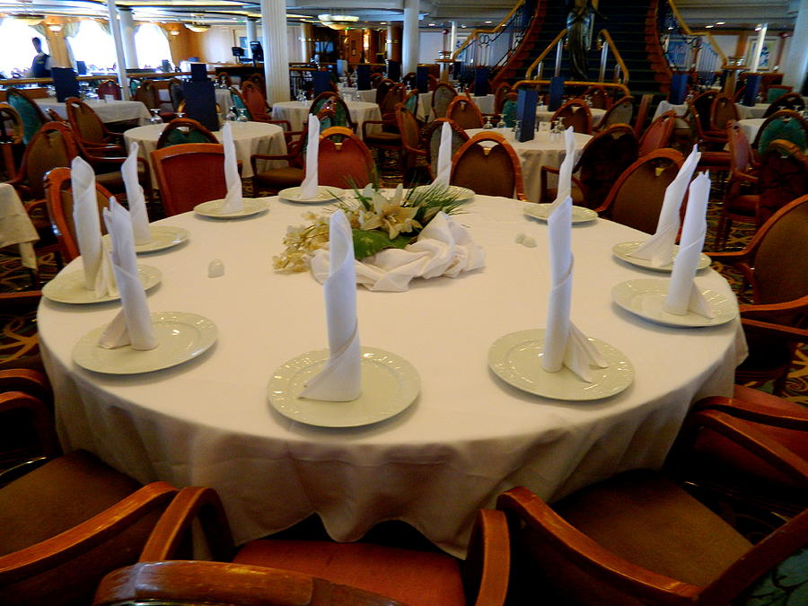 cruise ship captains table