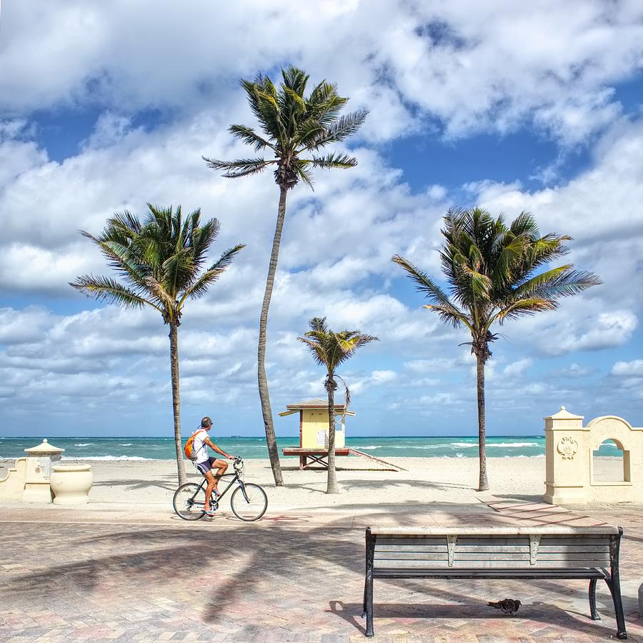 Art Deco 12th Street Lifeguard Station - South Beach Photograph by  Chrystyne Novack - Fine Art America