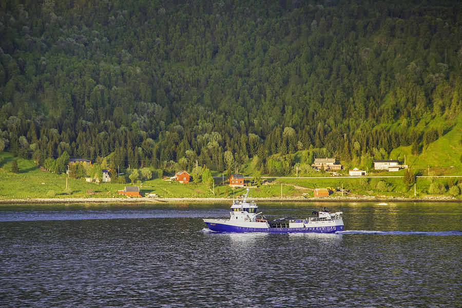 Cruising the Northernmosts Photograph by Alan Toepfer