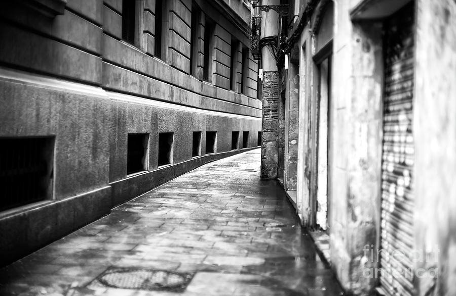 Curves in the Barcelona Gothic Quarter Photograph by John Rizzuto