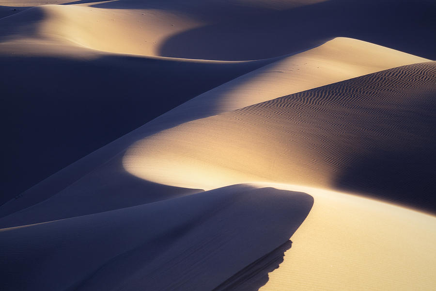 Curves by Khaled Hmaad Curves by Khaled Hmaad
