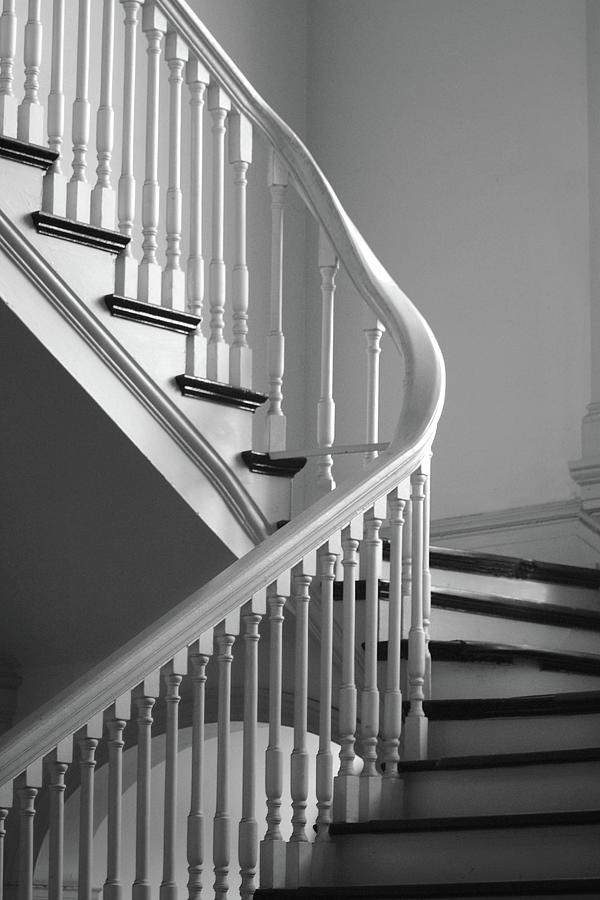 Curving Staircase Photograph by Jerry Griffin