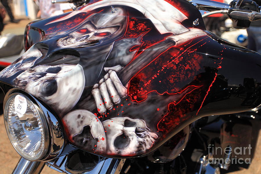 custom motorcycle paint skulls