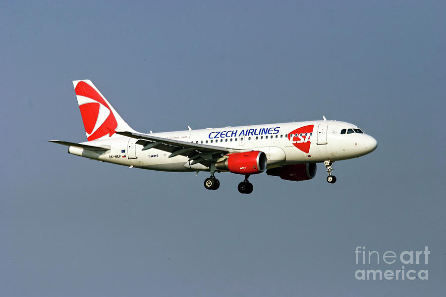 Czech Airlines CSA Airbus A319-100 Photograph by Amos Dor