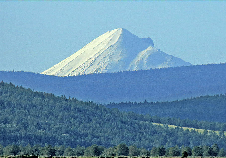 D2M6109 Mt. McLoughlin OR seen from CA Photograph by Ed Cooper Photography