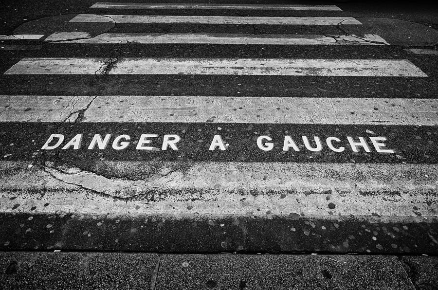 Danger A Gauche Photograph by Pablo Lopez