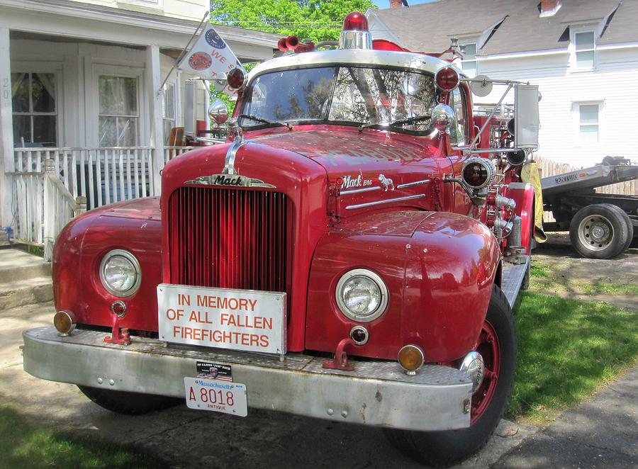 Danvers - Old Fire Engine Photograph by Paul Meinerth