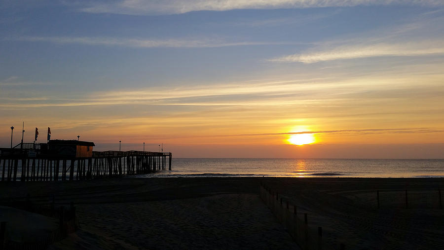 Daybreak At The Pier Photograph by Robert Banach