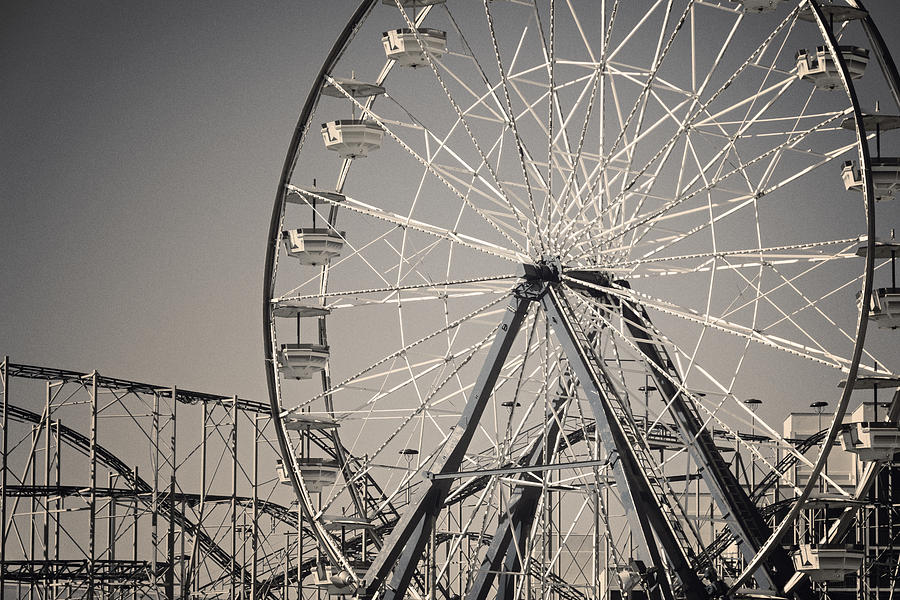 Daytona Beach Photograph - Daytona Beach Ferris Wheel by Joan Carroll