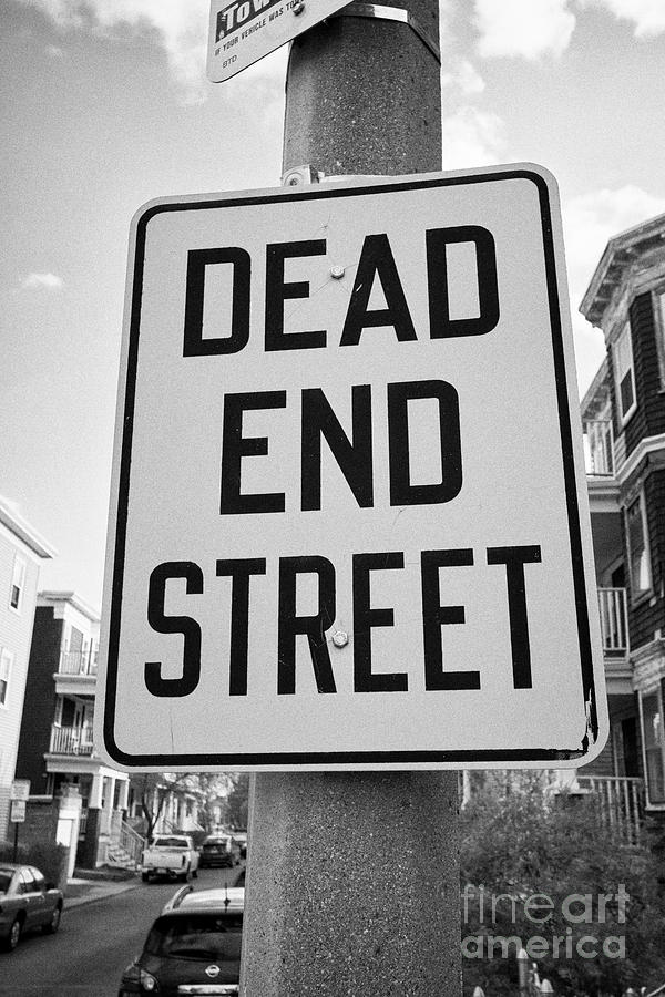 dead-end-street-roadsign-in-residential-area-dorchester-boston-usa