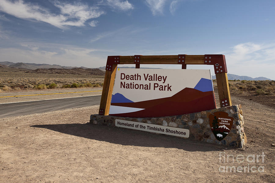 death-valley-national-park-welcome-sign-jason-o-watson.jpg